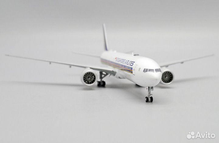 Модель самолета 1/400 Boeing 777-300ER Singapore A