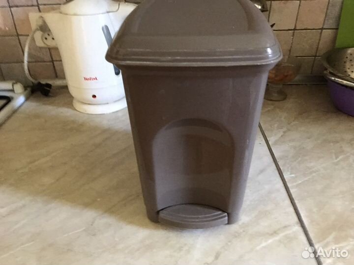 Мусорное ведро с педалью
