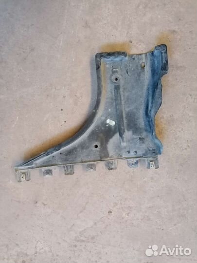 Защита днища задняя левая Шкода Рапид