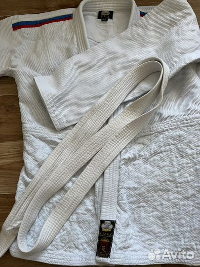 Самбовка. Борцовское кимоно с ремнем