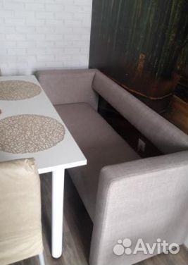 Диван в кафе