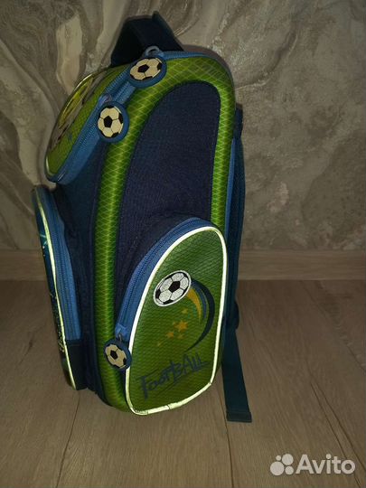 Школьный рюкзак с ортопедической спинкой