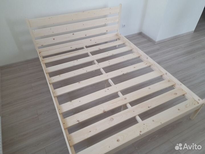 Кровать двуспальная из массива высокое изголовье