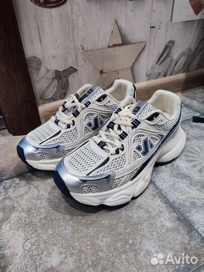 Кроссовки женские кожаные 37р