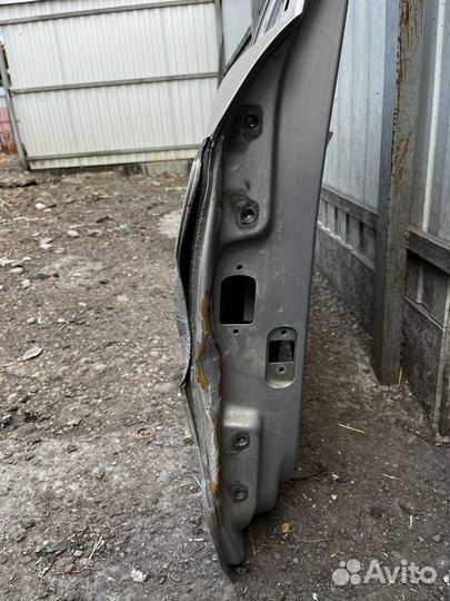 Правая передняя дверь на весту