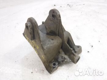 Кронштейн двигателя