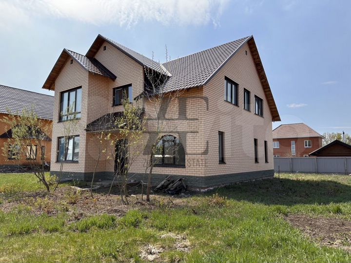 Дом 215,3 м² на участке 10,7 сот.