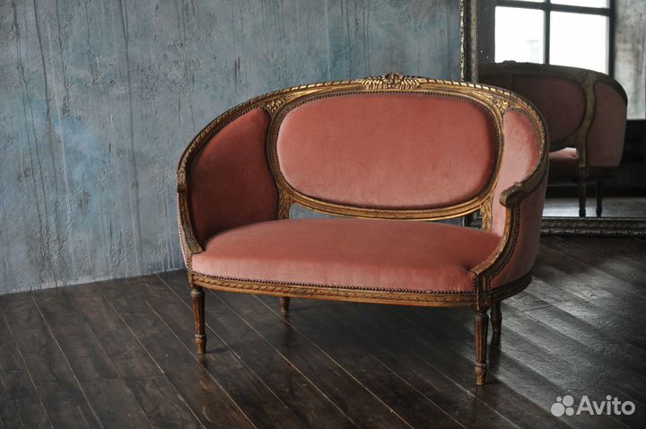 Продается антикварный гарнитур 19 века Франция