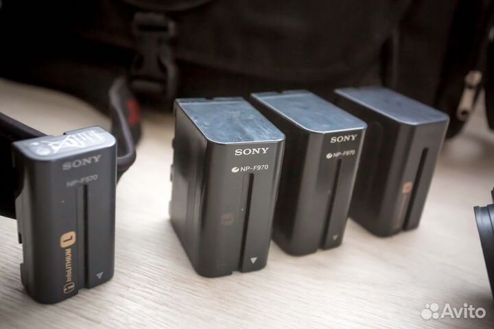 Видеокамера Sony HDR-AX2000E