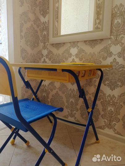 Детский стол со стулом