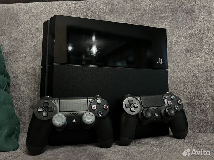 Прошитая PS4, 2 геймпада, 500GB, больше 2000 игр