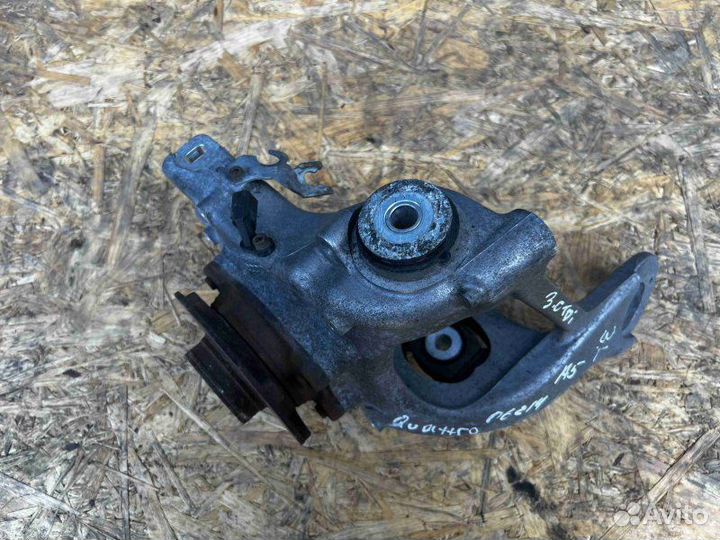 Кулак задний левый Audi A5 5 TDI 2011