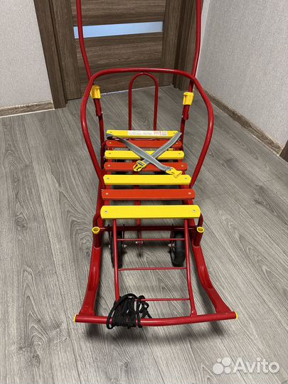 Детские санки на колесах Nika красные