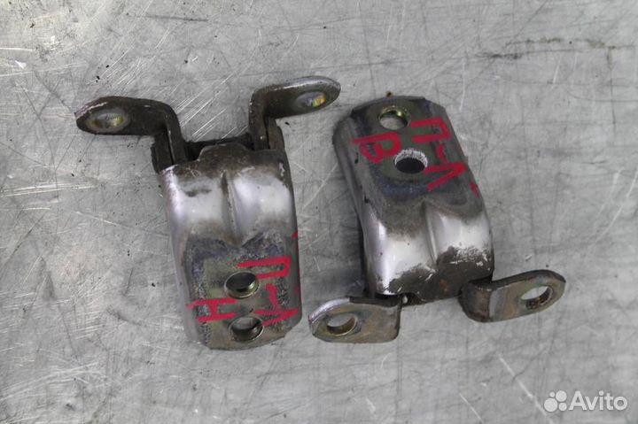 Петли двери передней левой Nissan Teana J31 2006