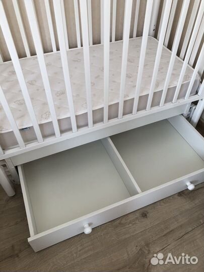 Детская кроватка с маятником Гандылян