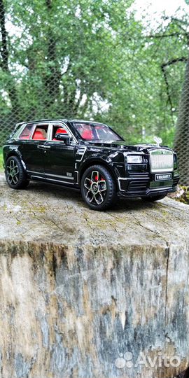 Rolls-Royce Cullinan /металлическая