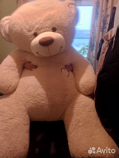 Большой плюшевый мишка