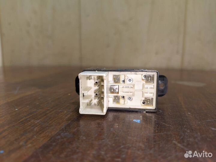 Кнопка стеклоподъемника передняя правая Hyundai So