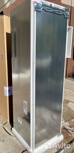 Встраиваемый холодильник