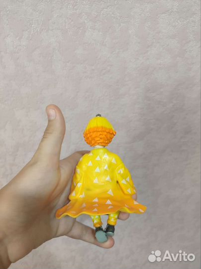 Аниме фигурка Зеницу Агацума сидящий