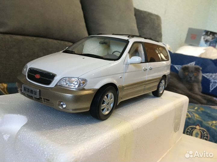 Модель 1:18 KIA Carnival (China Promo Models)