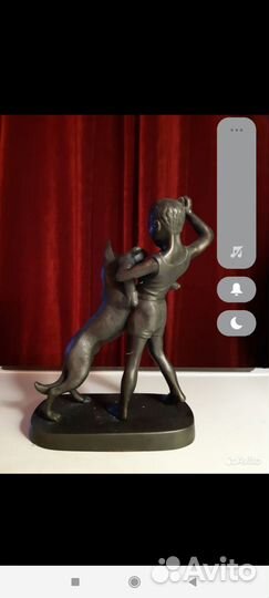 Касли-чугун-Мальчик с собакой.высота-38 см