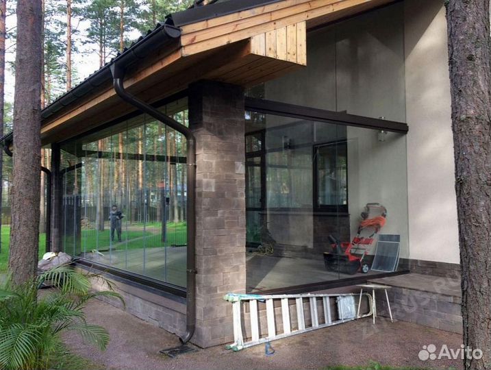 Безрамное раздвижное остекление