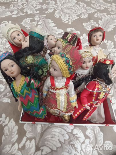 Кукла фарфоровая