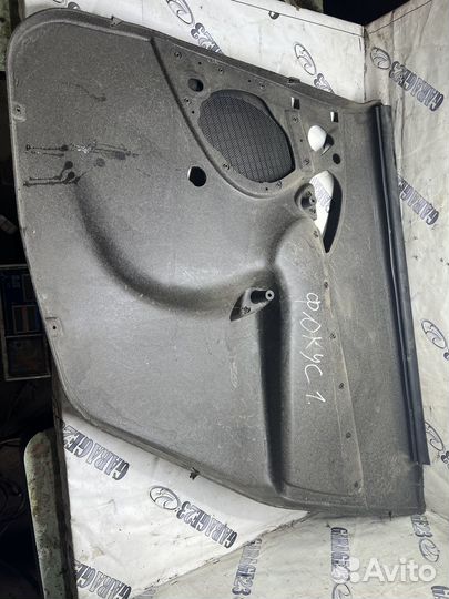 Обшивка левой двери Ford Focus 1