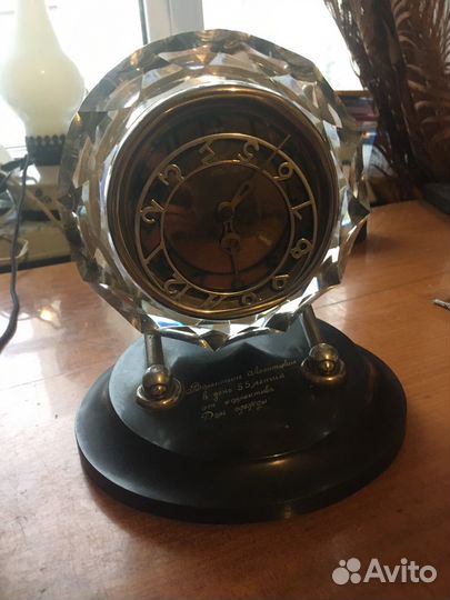 Старинные хрустальные часы 