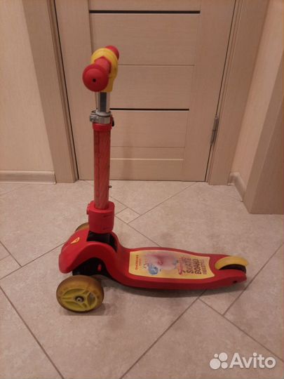 Самокат трехколесный с музыкой и светом