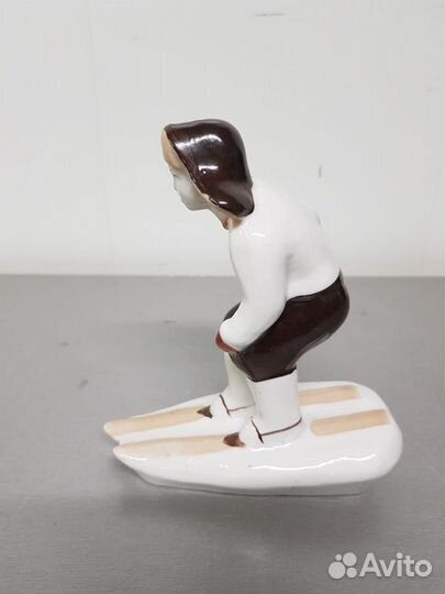 Статуэтка фарфоровая 