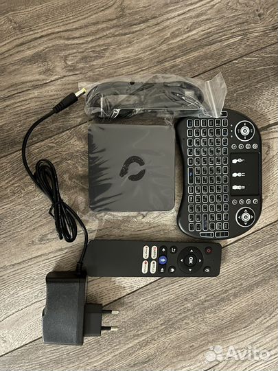 Андройд приставка с голосовым пультом