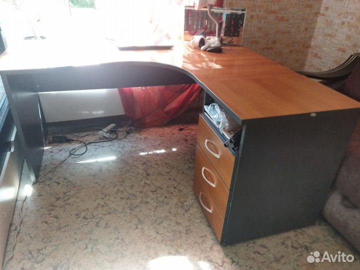 Компьютерный стол