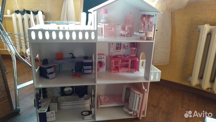 Большой кукольный домик