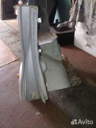 Крыло заднее правое на Рено Дастер