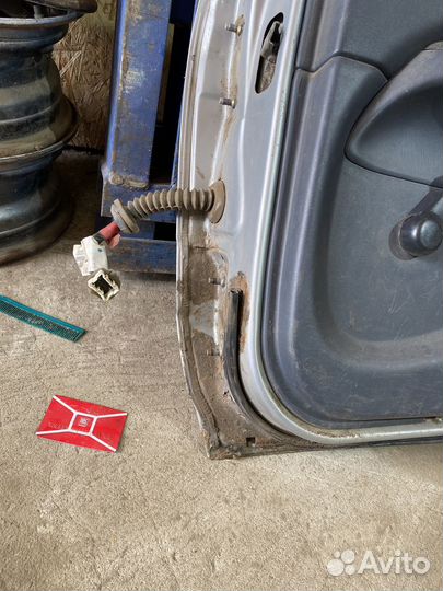 Дверь задняя правая Nissan Almera N16