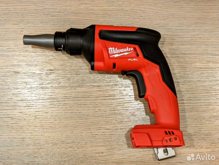 Шуруповерт для гипсокартона Milwaukee 2866-20