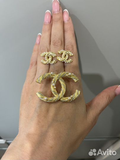 Брошь и серьши chanel