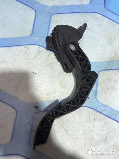 Педаль газа электронная 8D1723523N