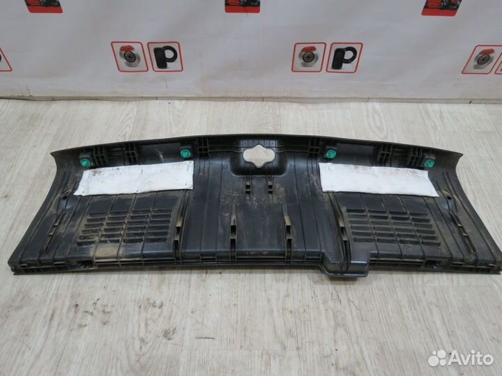 Кожух замка багажника Hyundai Solaris 2