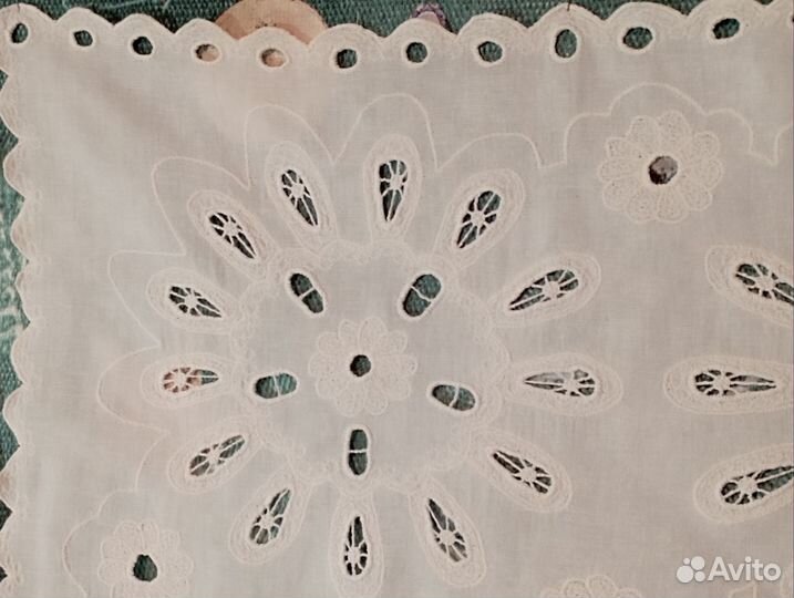 Занавески и подзор с вышивкой Ришелье