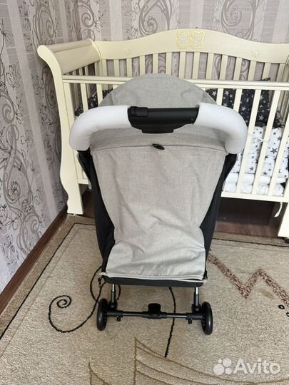 Коляска прогулочная Новая