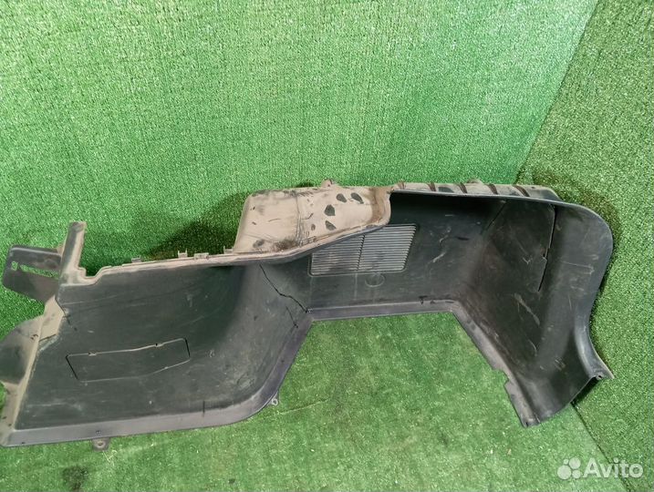 Обшивка багажника правая Mitsubishi Carisma