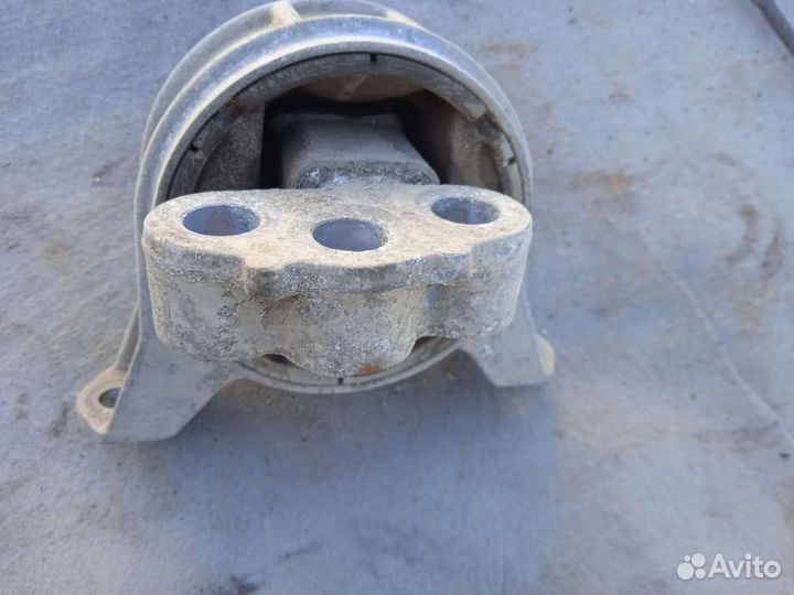 Опора двигателя правая Opel Astra H Opel Zafira B
