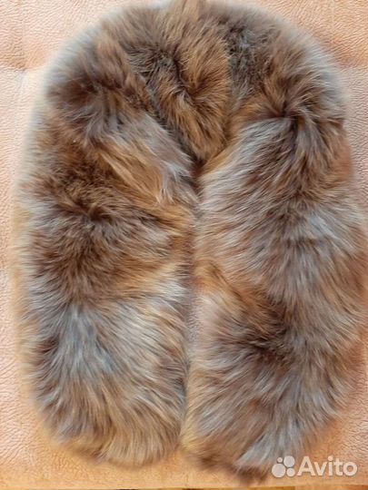Воротник из меха крашеного песца