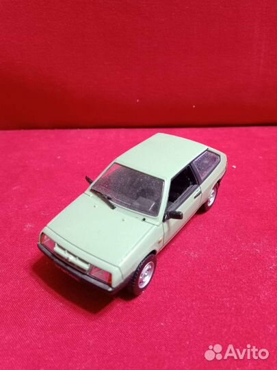 Модель автомобиля 1/43