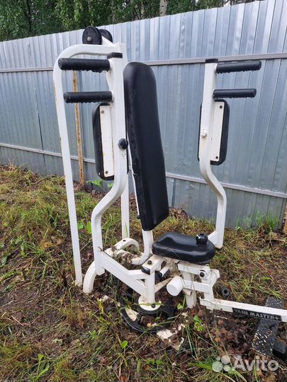 Тренажер сведение бабочка с грузоблоками