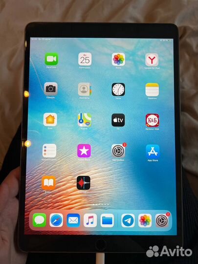iPad pro 10,5 Wi-Fi + Cellular, 64 Гб, 2017 год