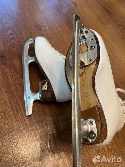 Продам профессиональные фигурные коньки